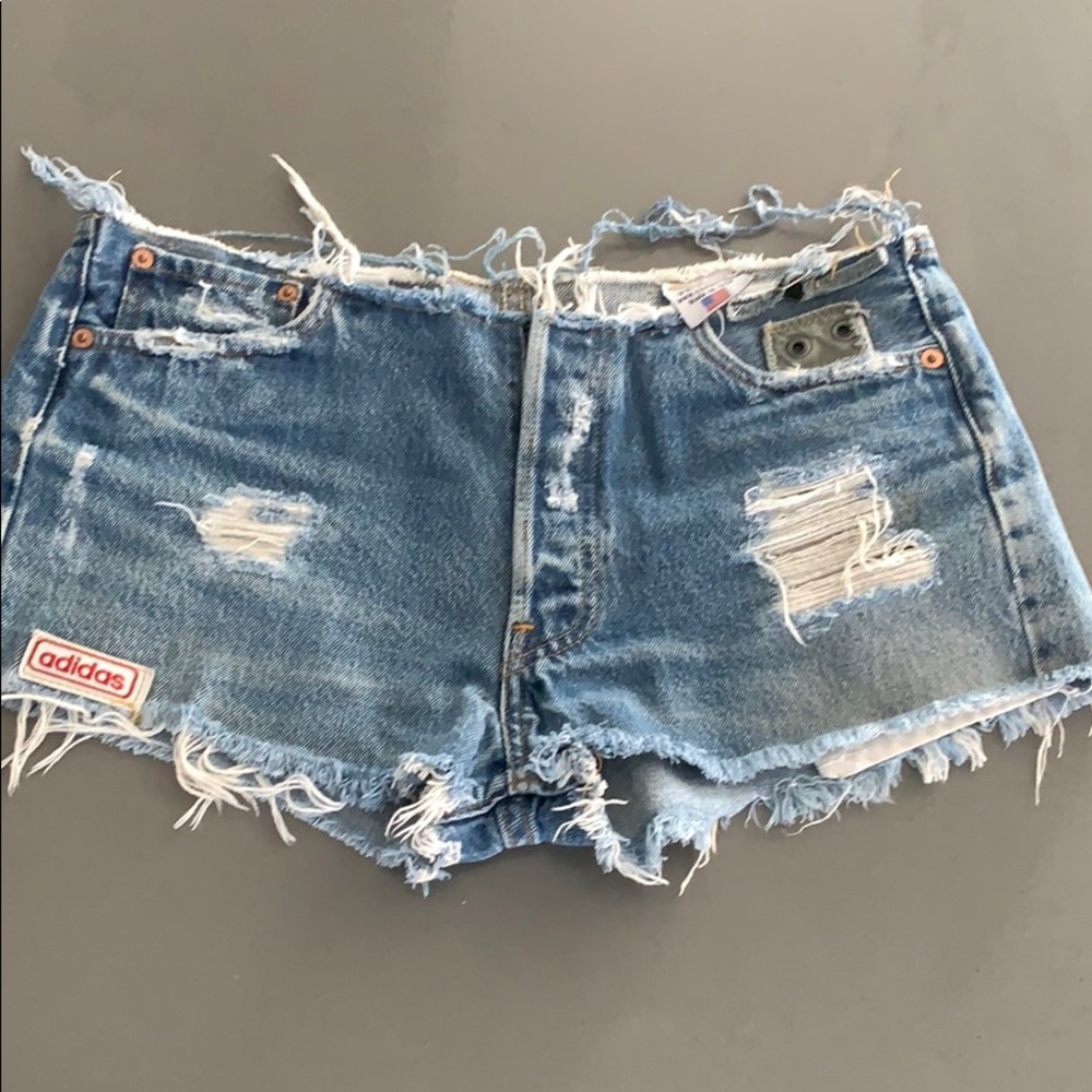 Vintage Levi’s cutoff Jean shorts sz 25-26